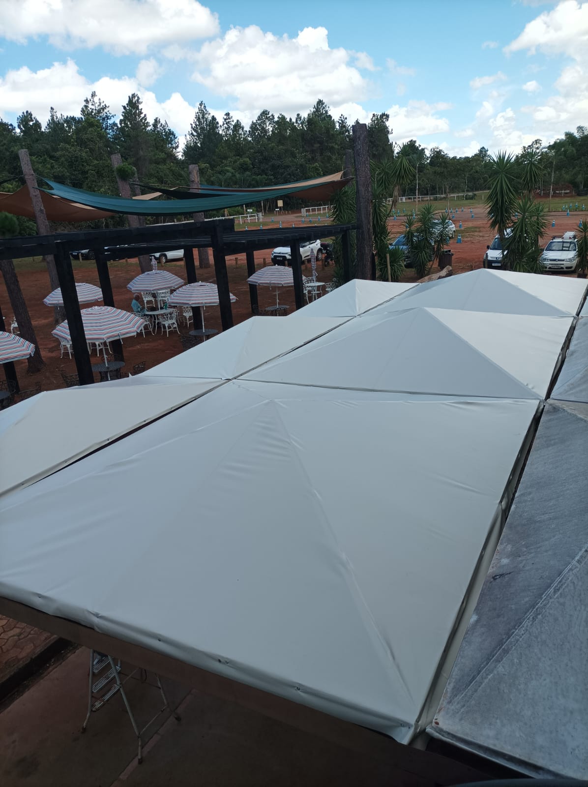 Cobertura de lona para área de eventos