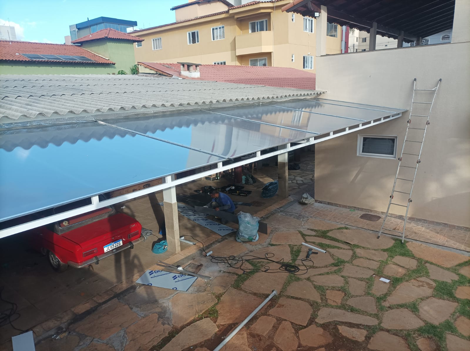 Cobertura em policarbonato para área externa