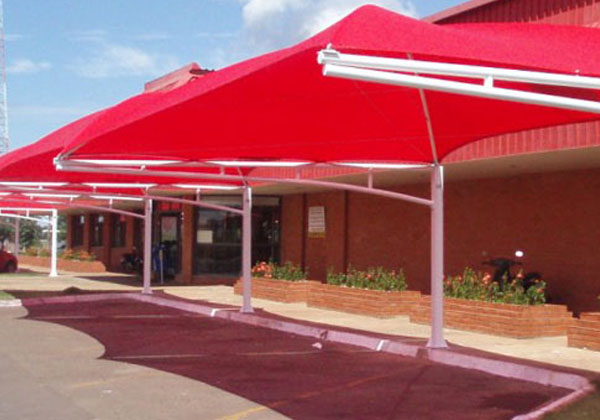 Cobertura tensionada para área comercial
