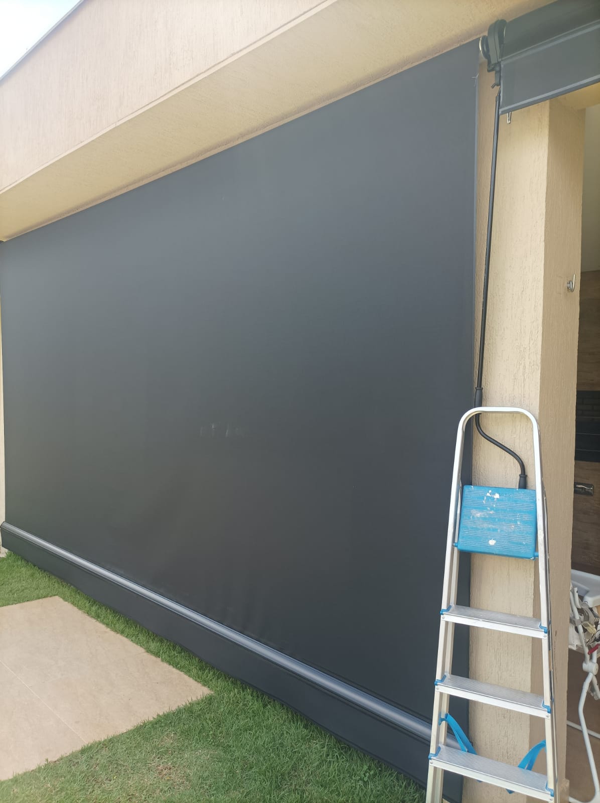 Toldo em tela furada para proteção solar