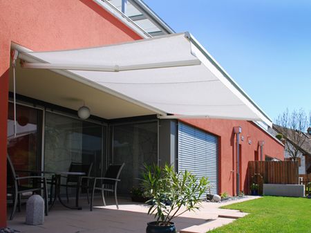Toldo retrátil instalado em residência